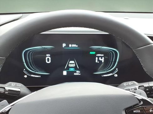 Used 2024 Kia Niro EX Touring image 30