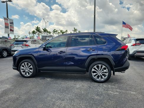 Used 2022 Toyota RAV4 XLE Premium FWD image 7