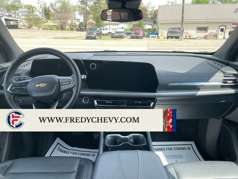 Used 2025 Chevrolet Traverse LT FWD image 12