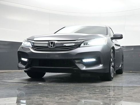 Used 2017 Honda Accord Touring image 30