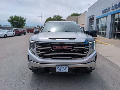 Used 2022 GMC Sierra 1500 SLT w/ SLT Premium Plus Package AWD/4WD image 3