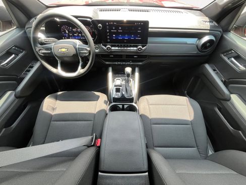 Used 2025 Chevrolet Colorado LT RWD image 2