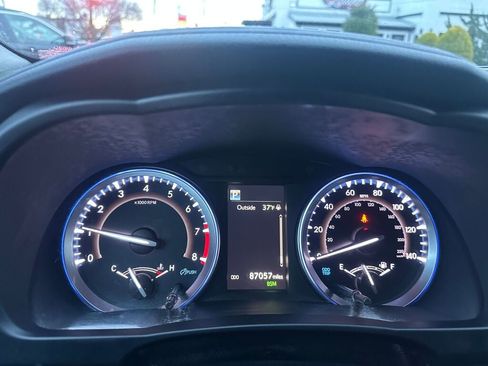 Used 2019 Toyota Highlander XLE image 14