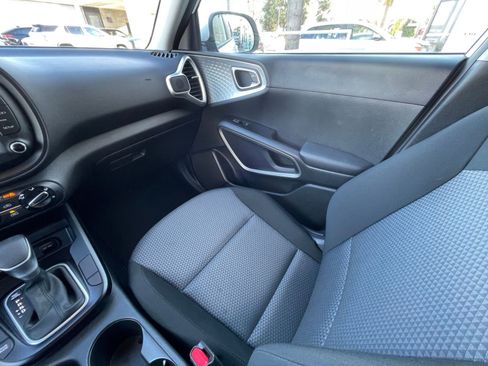 Used 2025 Kia Soul LX w/ LX Technology Package image 35