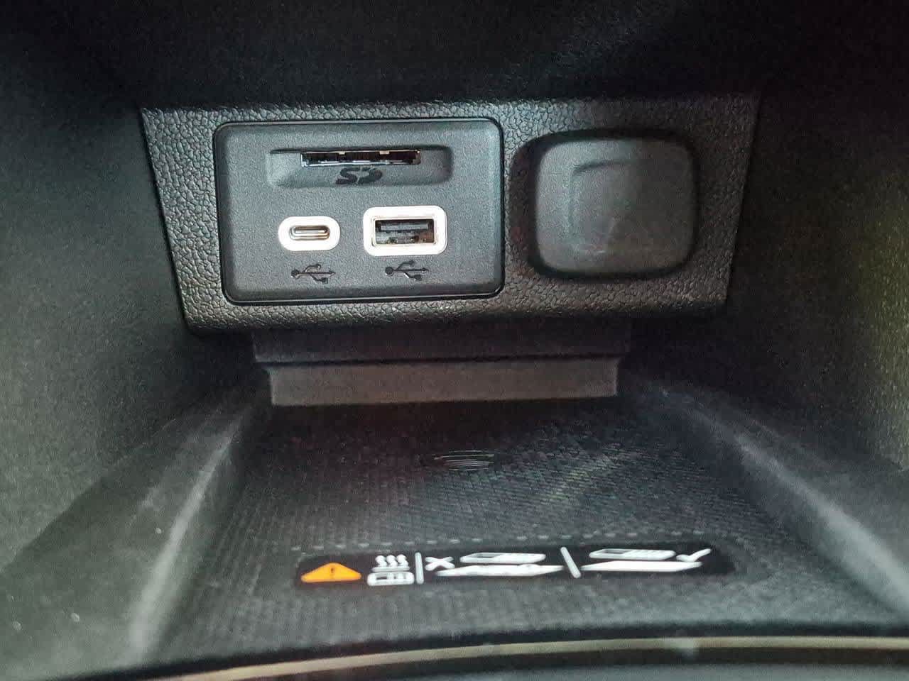 Used 2023 Chevrolet Bolt LT w/ Infotainment Package FWD image 30