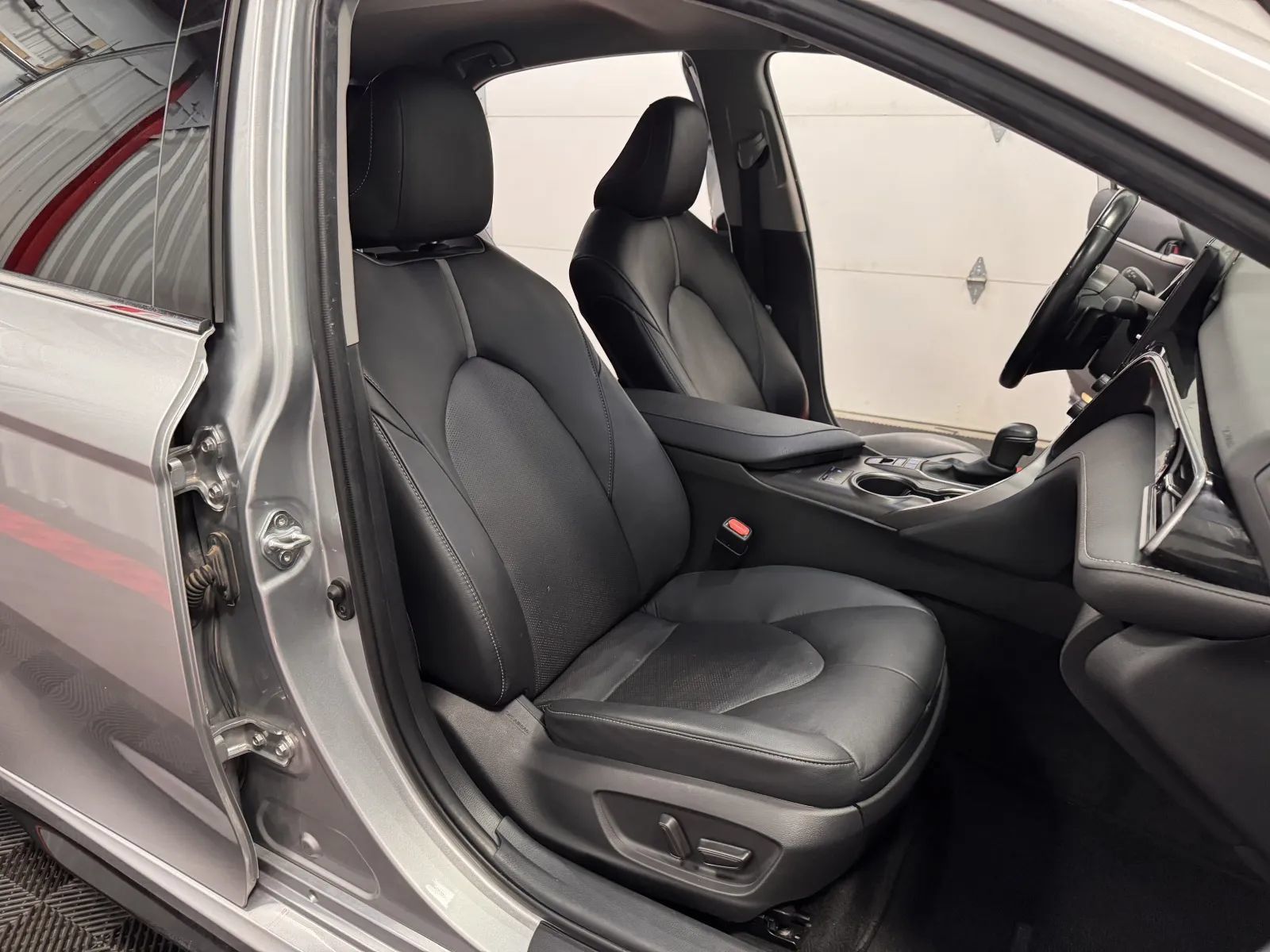 Used 2022 Toyota Camry XSE FWD image 42