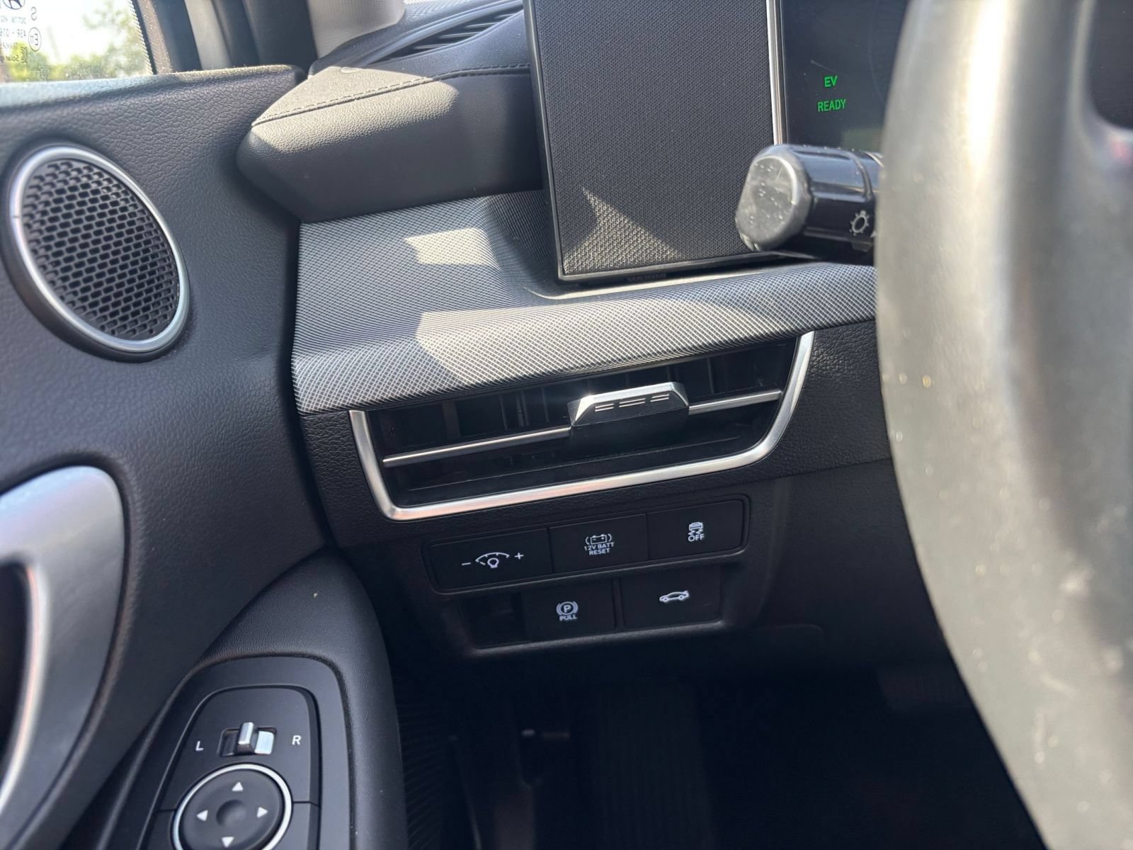 Used 2025 Hyundai Sonata SEL FWD image 33