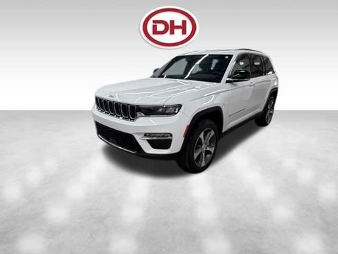 Used 2024 Jeep Grand Cherokee Limited AWD/4WD image 11