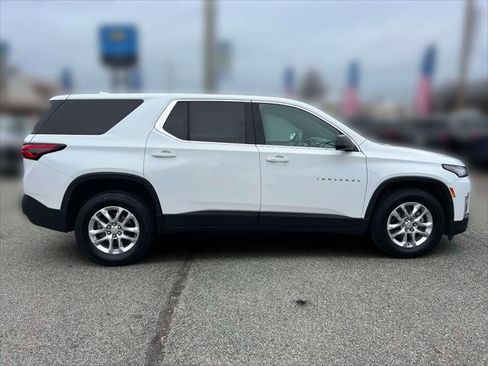Used 2023 Chevrolet Traverse LS image 4
