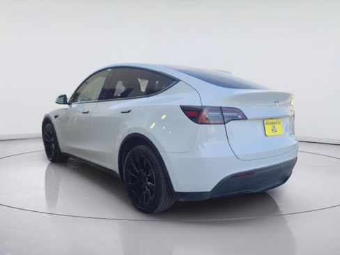 Used 2023 Tesla Model Y AWD image 3
