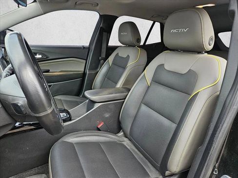 Used 2024 Chevrolet Trax ACTIV w/ Sunroof Package image 8