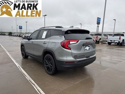 Used 2023 GMC Terrain SLE w/ Driver Convenience Package FWD image 4