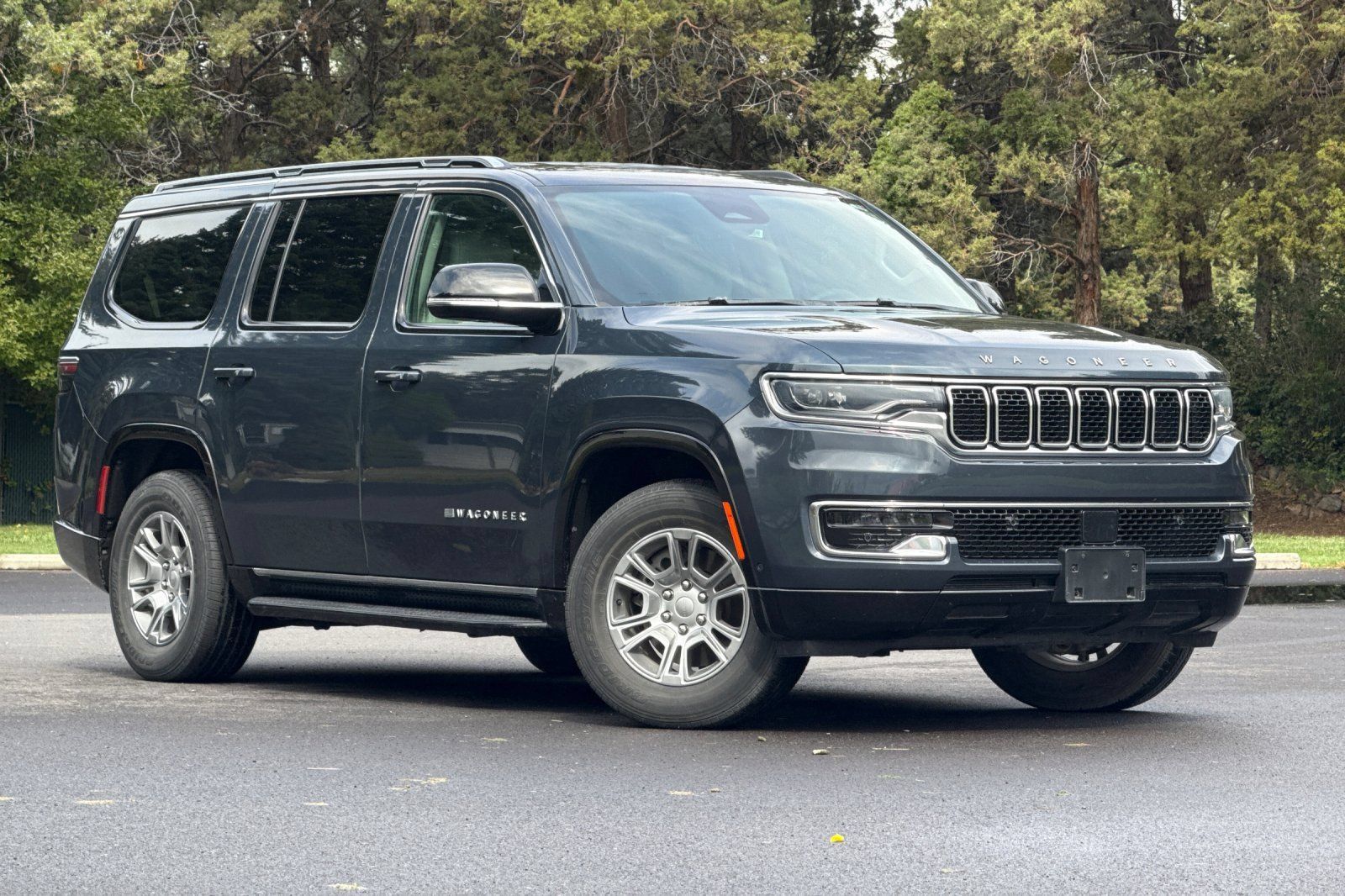 Used 2023 Jeep Wagoneer 4WD image 2
