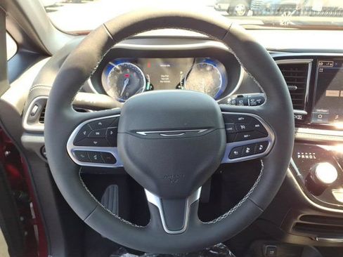 New 2027 Chrysler Pacifica Select AWD/4WD image 12