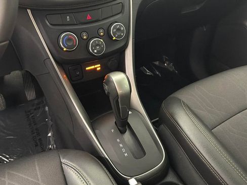 Used 2020 Chevrolet Trax LT w/ Driver Confidence Package FWD image 23