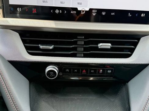 Used 2026 Ford Explorer Active w/ Active Comfort Package AWD/4WD image 19