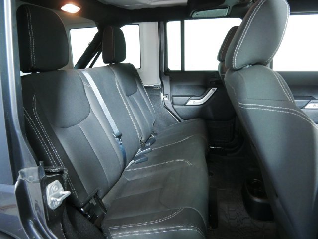 Used 2017 Jeep Wrangler Unlimited Sahara AWD/4WD image 15
