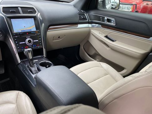 Used 2018 Ford Explorer Limited w/ Equipment Group 301A image 18