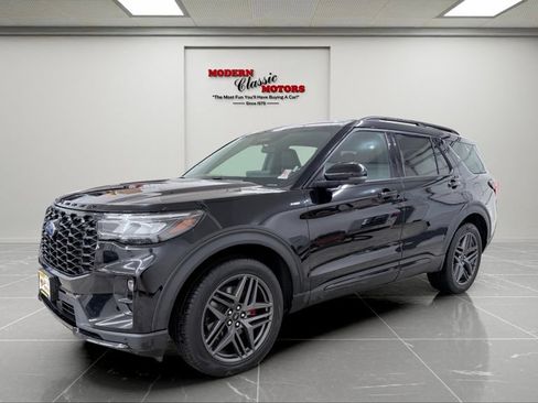 Used 2025 Ford Explorer ST-Line w/ ST-Line Street Pack AWD/4WD image 3