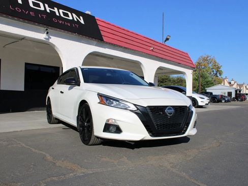 Used 2022 Nissan Altima 2.5 SR w/ Midnight Edition Package image 6