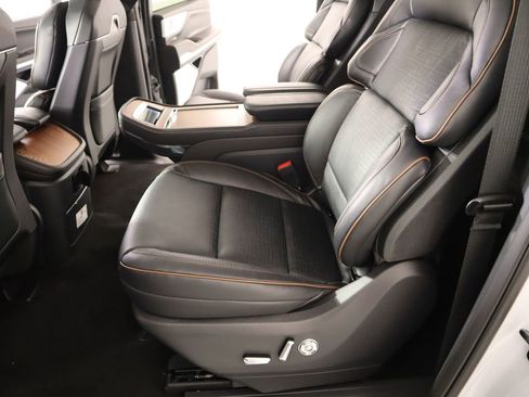 New 2026 Lincoln Navigator L Black Label AWD/4WD image 11