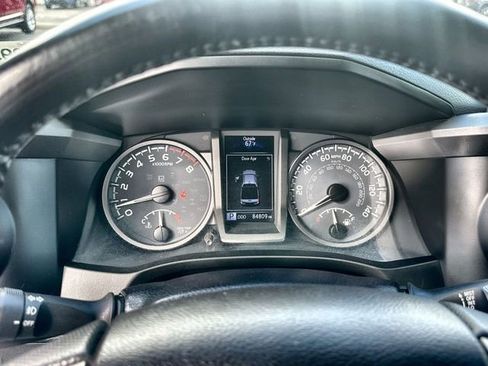 Used 2021 Toyota Tacoma TRD Off-Road image 12