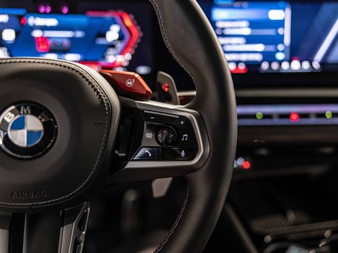 Used 2025 BMW M5 w/ Carbon Package image 25