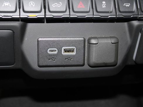 Used 2024 Chevrolet Silverado 1500 Custom image 41