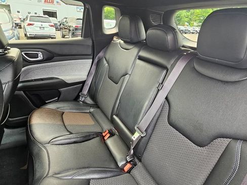 Used 2024 Jeep Compass Latitude AWD/4WD image 18
