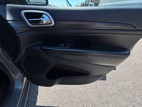 Used 2019 Jeep Grand Cherokee Altitude AWD/4WD image 30