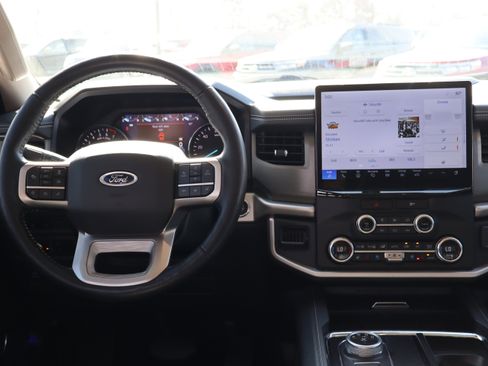 Used 2023 Ford Expedition XLT image 14