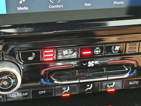 Used 2023 Jeep Grand Cherokee Summit image 30