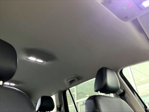 Used 2025 Volkswagen Atlas SE AWD/4WD image 23