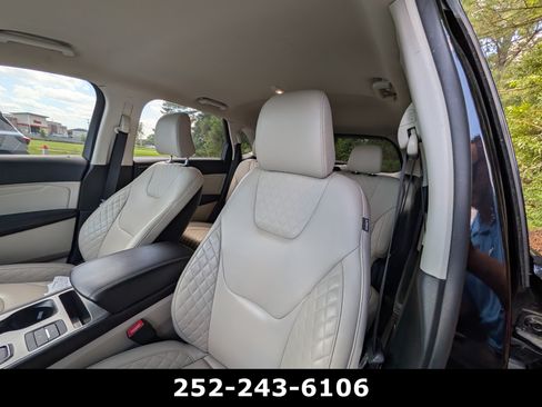 Used 2024 Ford Edge Titanium AWD/4WD image 10