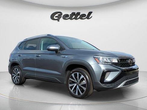 Used 2024 Volkswagen Taos SE image 2