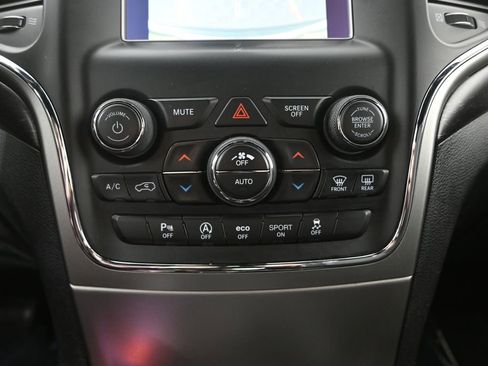 Used 2018 Jeep Grand Cherokee Laredo image 30