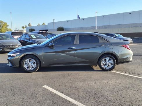 New 2026 Hyundai Elantra SE image 2