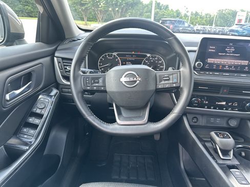 Used 2025 Nissan Rogue SV AWD/4WD image 24