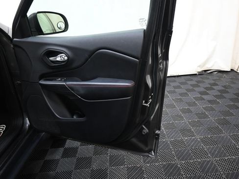 Used 2014 Jeep Cherokee Trailhawk w/ Cold Weather Group AWD/4WD image 26