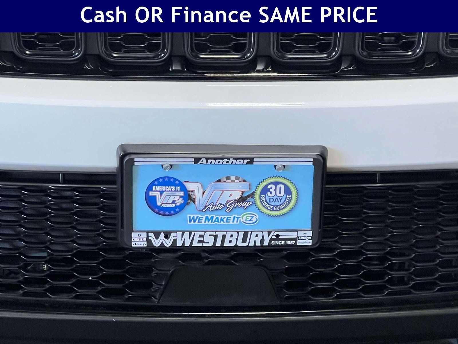 Used 2023 Jeep Grand Cherokee Limited w/ Black Appearance Package AWD/4WD image 13
