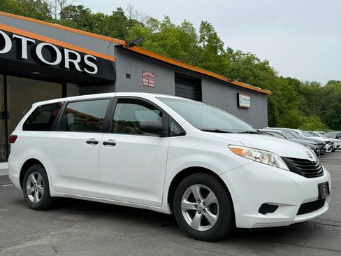 Used 2015 Toyota Sienna L FWD image 34