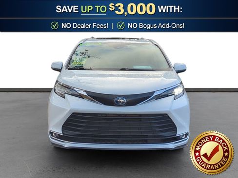Used 2022 Toyota Sienna XLE image 11