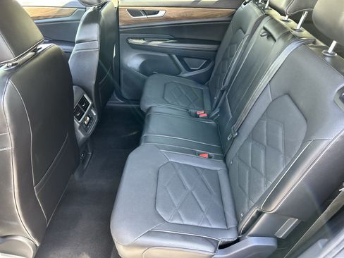 Used 2024 Volkswagen Atlas SE FWD image 16