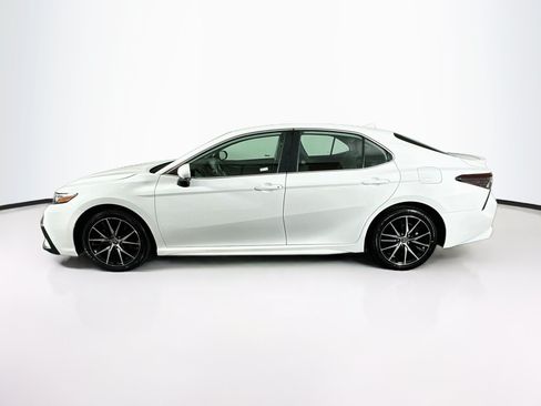 Used 2024 Toyota Camry SE FWD image 4