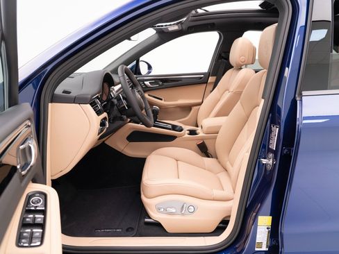 Certified 2026 Porsche Macan AWD/4WD image 17