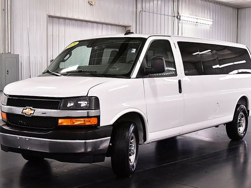 Used 2025 Chevrolet Express 3500 LT w/ LT Preferred Equipment Group image 3