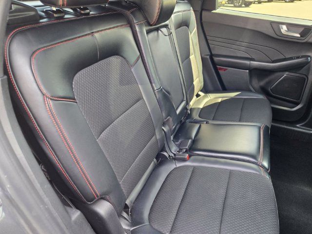 Certified 2025 Ford Escape ST-Line Select AWD/4WD image 13
