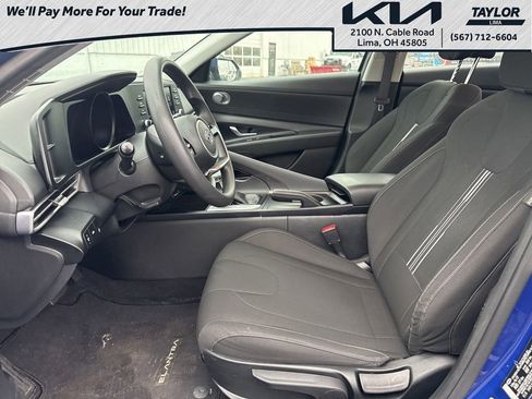 Used 2023 Hyundai Elantra SEL w/ Preferred Accessory Package image 9