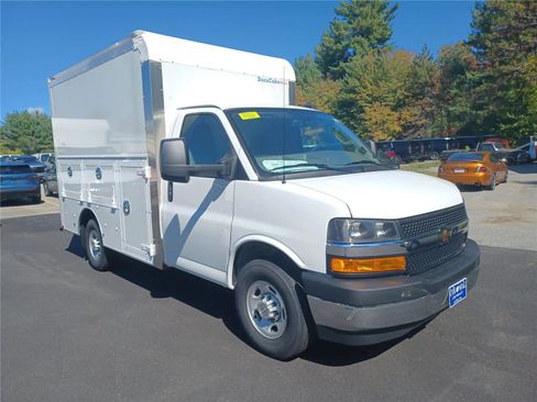 New 2025 Chevrolet Express 3500 w/ Power Convenience Package image 2