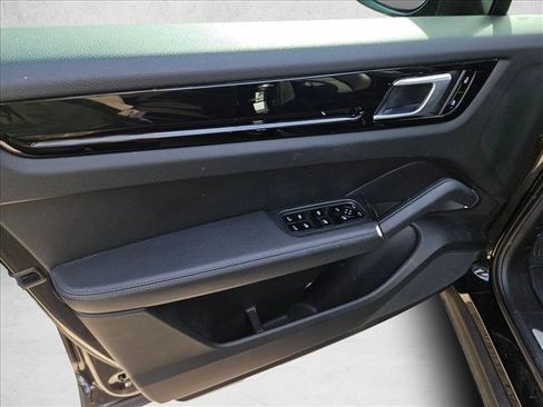Used 2021 Porsche Cayenne image 11